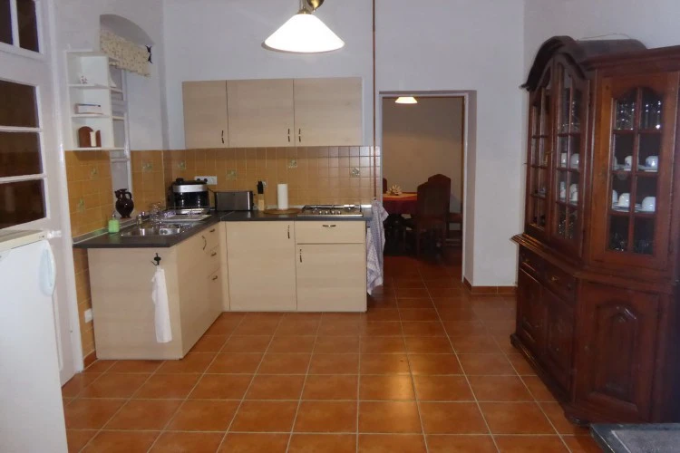 1468336310-0505-vendeghaz-a-ket-toronyhoz-konyha-1499856044.jpg