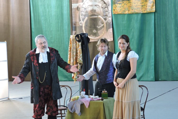 1479888350-3532-urhatnam-szolgalo-kisopera-lebeny-iskola3jpg-1499861977.jpg