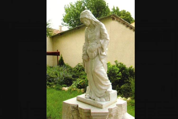 1485159700-5052-szent-erzsebet-szobor-lebeny-web-1499861723.png