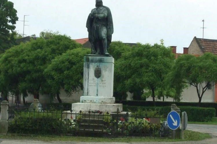 1485160108-2167-emlekmuvek-4-1499861723.jpg
