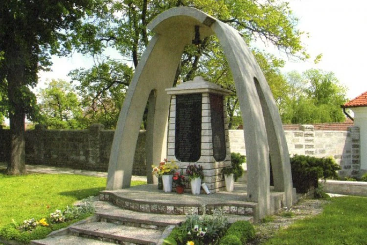 1485160179-2701-ii-vilaghaborus-emlekmu-lebeny-1499861724.jpg