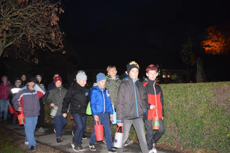 lebeny-iskola-lampionos-felvonulas-3-1573478038.JPG