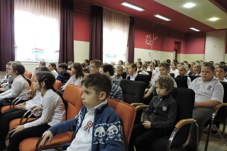 lebeny-iskola-marcius-15-1-1552902969.JPG