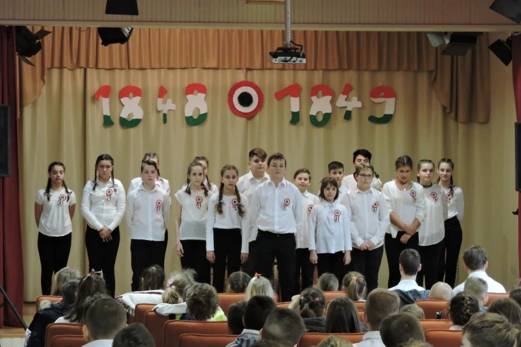 lebeny-iskola-marcius-15-2-1552902982.JPG