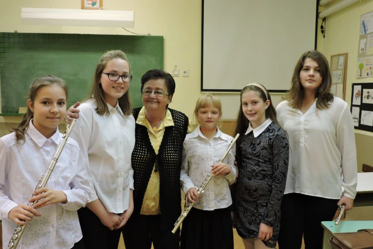 lebeny-iskola-zene-10-1512475956.JPG