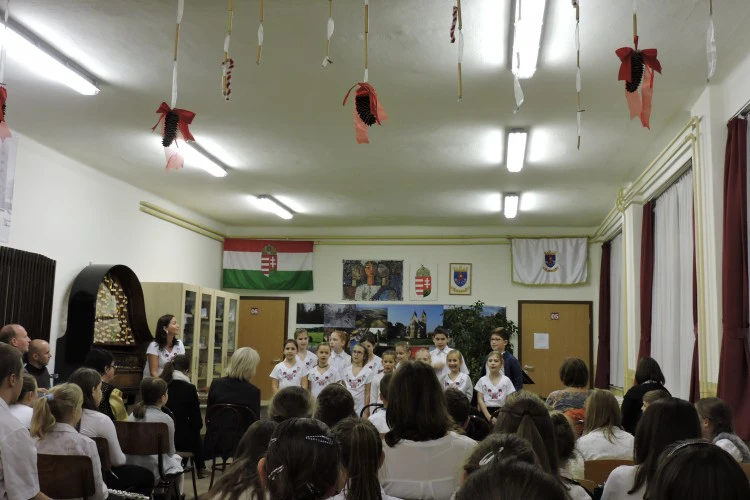 lebeny-iskola-zene-3-1512475938.JPG